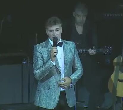Tony Carreira refugia-se no Algarve, entre seguranças e a família, que nunca o deixa
