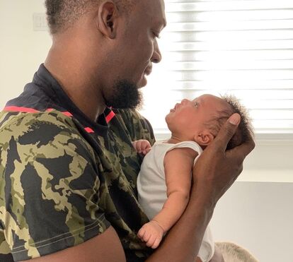 Usain Bolt troca vida de festas loucas para ficar em casa a cuidar dos três filhos bebés. Diz que é mais difícil do que bater o recorde dos 100 metros