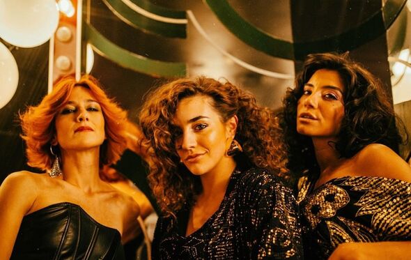Lia Carvalho; Bárbara Branco; Carolina Carvalho, Doce 