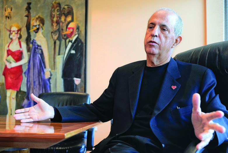 Joe Berardo tem empresas que operam em vários setores, como os vinhos e a restauração, e é administrador em muitas delas  