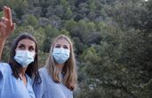 Letizia, Felipe e as filhas Sofia e Leonor, fotografados em Maiorca 