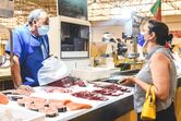 Chef Noélia Jerónimo no mercado de Tavira 