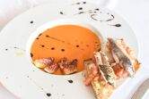 Chef Noélia prepara gaspacho e arroz de robalo do mar 