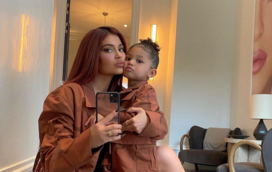 Esta criança já vale milhões! Filha de 3 anos de Kylie Jenner pode ter a sua própria marca em breve