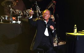 No luxo das Bahamas . Saiba como Julio Iglesias está a viver tranquilamente, longe dos holofotes