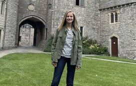 Depois das lágrimas, a alegria. A princesa Leonor de Espanha mostrou-se feliz no seu novo colégio no país de Gales