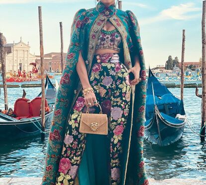 Jennifer Lopez no desfile da D&G em Veneza