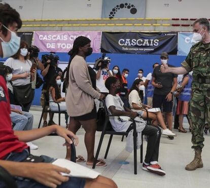 75% dos jovens entre os 12 e 17 anos já receberam primeira dose da vacina contra a covid-19
