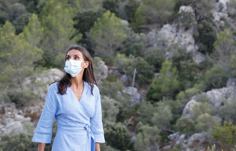 Letizia, Felipe e as filhas Sofia e Leonor, fotografados em Maiorca 