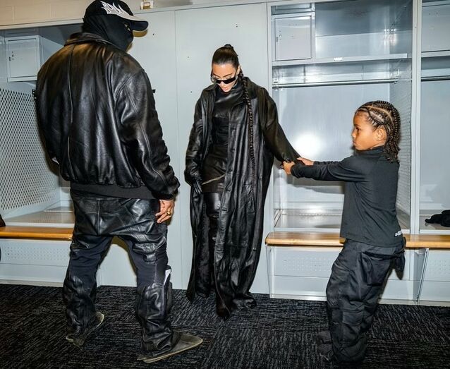 Kim Kardashian no espetáculo de Kanye West, Donda
