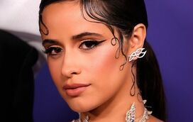 Shawn Mendes já é passado. Camila Cabello vista de mãos dadas com novo amor... que trabalha em encontros amorosos na net