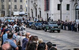 Aplausos a Jorge Sampaio à passagem do cortejo fúnebre pela Câmara Municipal de Lisboa