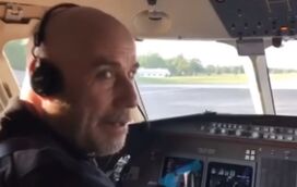 John Travolta visita Açores aos comandos do seu próprio avião