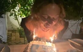 Nicole Richie viu o próprio cabelo pegar fogo durante 40º aniversário