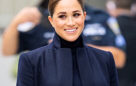 O que se passa com Meghan Markle? Duquesa surge de gola alta e sobretudo em dia de 30 graus