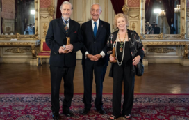 Marcelo Rebelo de Sousa dá comenda aos atores Maria do Céu Guerra e a Sinde Filipe