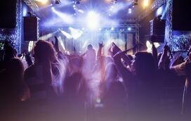 "Noite" da independência! 8 discotecas que abrem portas esta noite para dançar até ser dia!