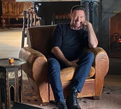 Mulher de Hugh Jackman reage a rumores sobre sexualidade do ator: 'Se ele fosse gay, estaria com o Brad Pitt'
