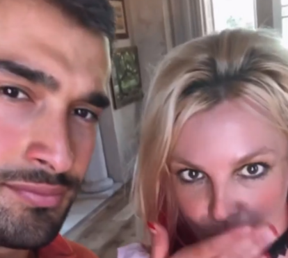Dor de cotovelo? Noivo de Britney Spears mostra ciúmes de Brad Pitt: 'Sou dez vezes melhor!'