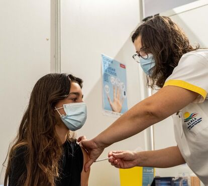 Covid-19: Mais de metade dos jovens dos 12 aos 17 anos tem vacinação completa 