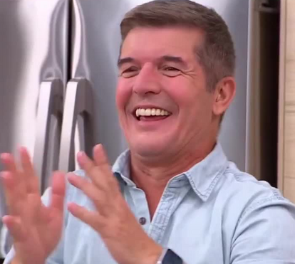 Lágrimas e mais lágrimas. João Baião não aguenta emoção em direto na SIC