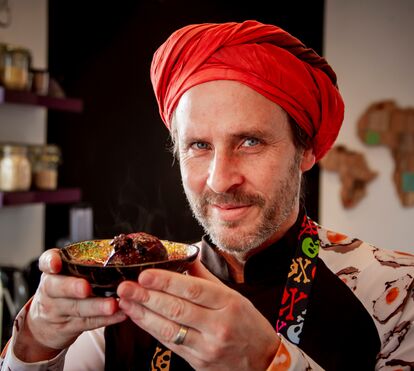 Chef Chakall tem um novo programa na TV e conta com a ajuda da filha Noa  