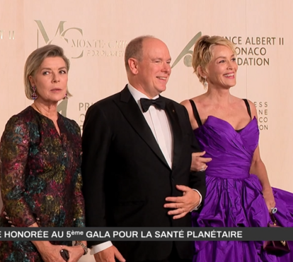 Princesa Carolina tira o 'tapete' à cunhada Charlene e assume o seu papel ao lado de Alberto 