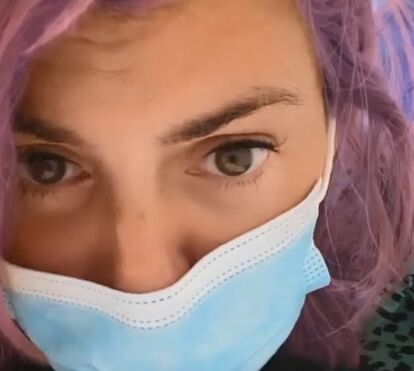 Jessica Athayde dá conselho valioso enquanto apaga tatuagem do bumbum