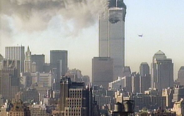 11 de setembro de 2001 - Nova Iorque, avião embate nas Torres Gémeas	
