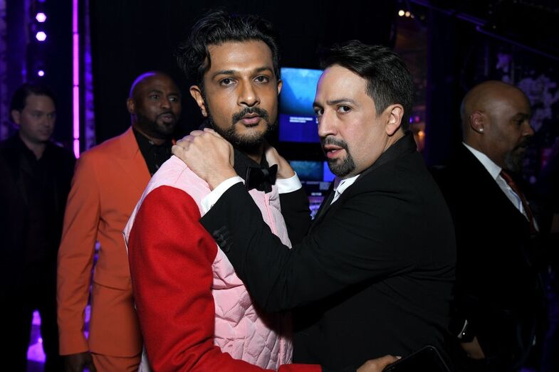  Lin-Manuel Miranda e Utkarsh Ambudkar , na cerimónia Tony Awards 2021