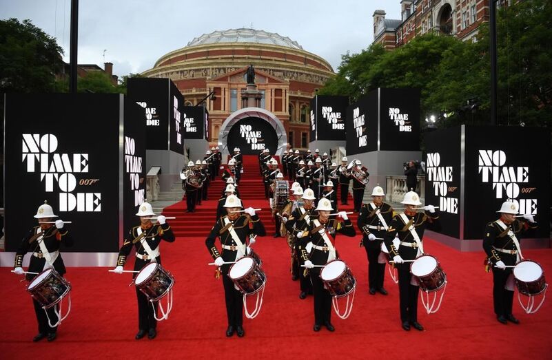 banda, estreia james bond
