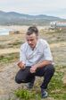 Chef Gil Fernandes à "pesca" do  melhor que as dunas do Guincho oferecem