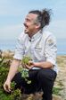 Chef Gil Fernandes à "pesca" do  melhor que as dunas do Guincho oferecem