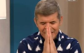 João Baião emociona-se ao saber que ajudou mulher que tentou tirar a própria vida e é elogiado pelo médico Almeida Nunes 