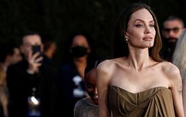 Angelina Jolie é alvo de duras críticas após o acordo com oligarca russo