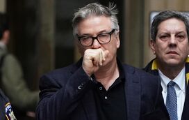 Acusação de homicídio contra Alec Baldwin retirada pelos procuradores