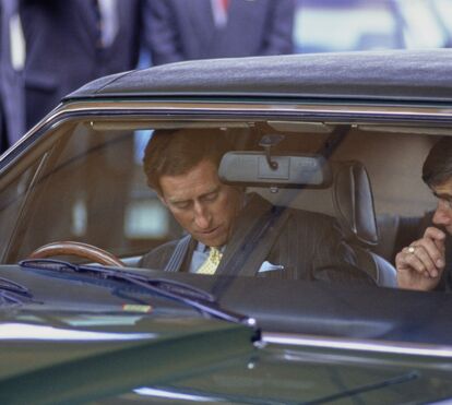 O icónico Aston Martin conduzido pelo príncipe Carlos desde 1969