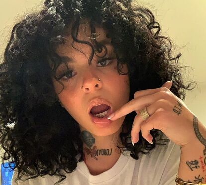 Morreu a jovem cantora Emani 22