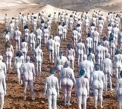 Projeto de Spencer Tunick junta cerca de 200 pessoas nuas no Mar Morto