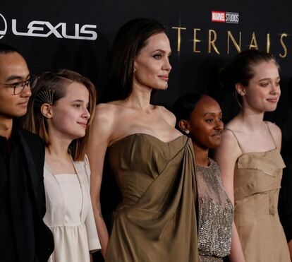 O que se passa aqui? Mais uma filha de Brad Pitt pede para retirarem o nome do pai... mas agora é oficial