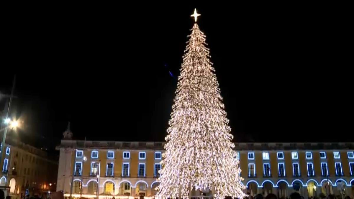 Luzes de Natal já se acenderam em Lisboa. Veja as imagens da 'magia' da  quadra no Terreiro do Paço - FlashTv - FLASH!