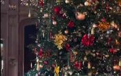 Está montada a árvore de natal na "casa" de Isabel II