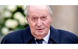 Só faltou Letizia e Felipe! Juan Carlos recebe visitas das filhas e dos netos em Abu Dabi, onde está refugiado. Está mais magro e fragilizado