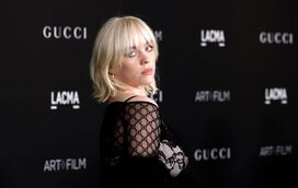 Billie Eilish sai do armário: "Gosto de rapazes e raparigas, deixem-me em paz"