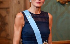Homenagem aplaudida! Rainha de Letizia brilha na Suécia com um vestido de noite... da H&M