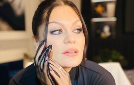 Tristeza profunda: Jessie J chora em palco, horas depois de revelar aborto espontâneo