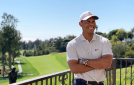 Tiger Woods volta a aparecer depois de acidente de viação mas diz que carreira no golfe está em causa devido a lesão na perna