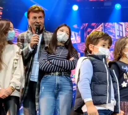 Tony Carreira emociona público ao cantar com crianças do Instituto Português de Oncologia