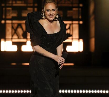 Adele confessa que bebia quatro garrafas de vinho antes do almoço durante o confinamento