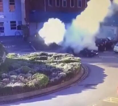 Herói! Taxista tranca bombista no carro e escapa à morte por segundos